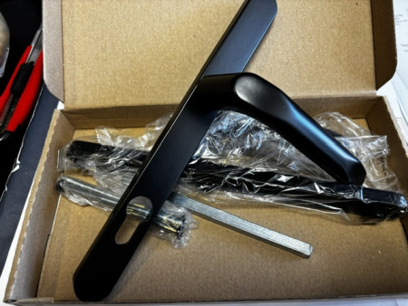 /products/saturn-ii-ajtokil-grn-feket-25-92-3-081/